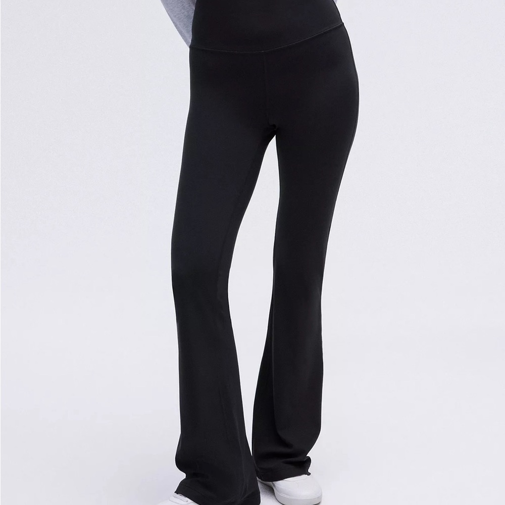 Lululemon Groove SHR Nulu Flared Pant *Regular BLK size 2